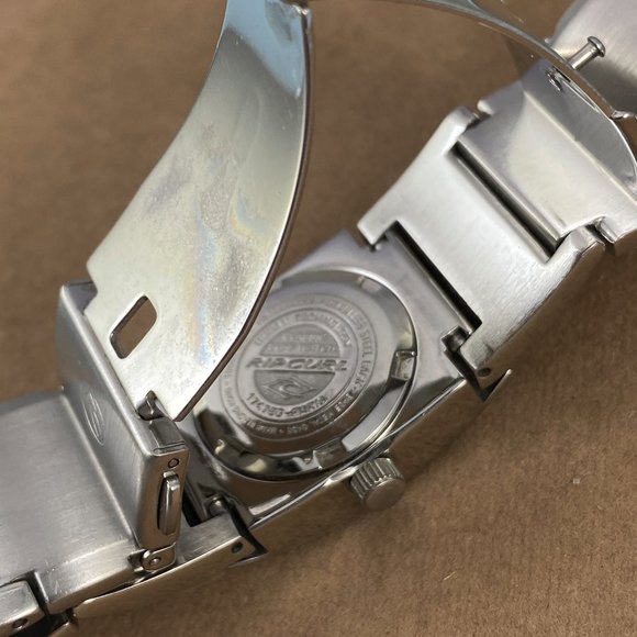 Vintage Ladies Rip Curl Watch Silver Tone Bracelet - Picture 7 of 8